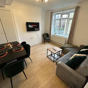 Chic 3 Bedroom Flat Ontower Bridge London